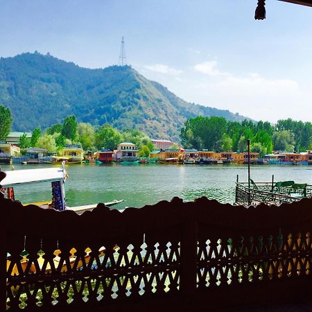 New Sea Palace Houseboats Srinagar  Bagian luar foto
