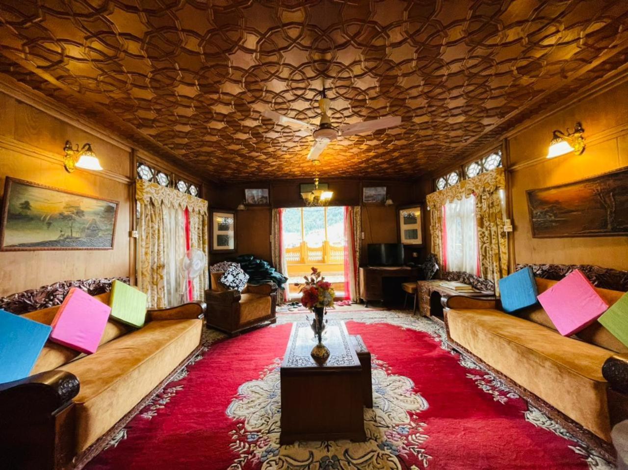 New Sea Palace Houseboats Srinagar  Bagian luar foto
