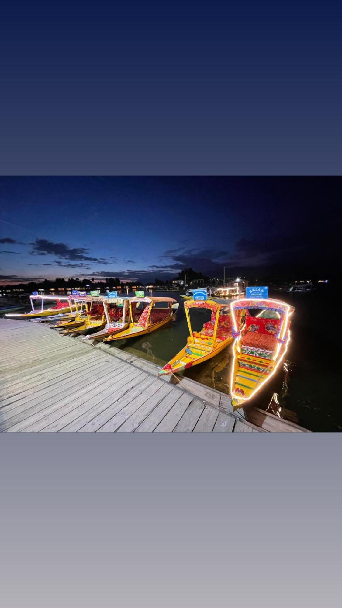 New Sea Palace Houseboats Srinagar  Bagian luar foto
