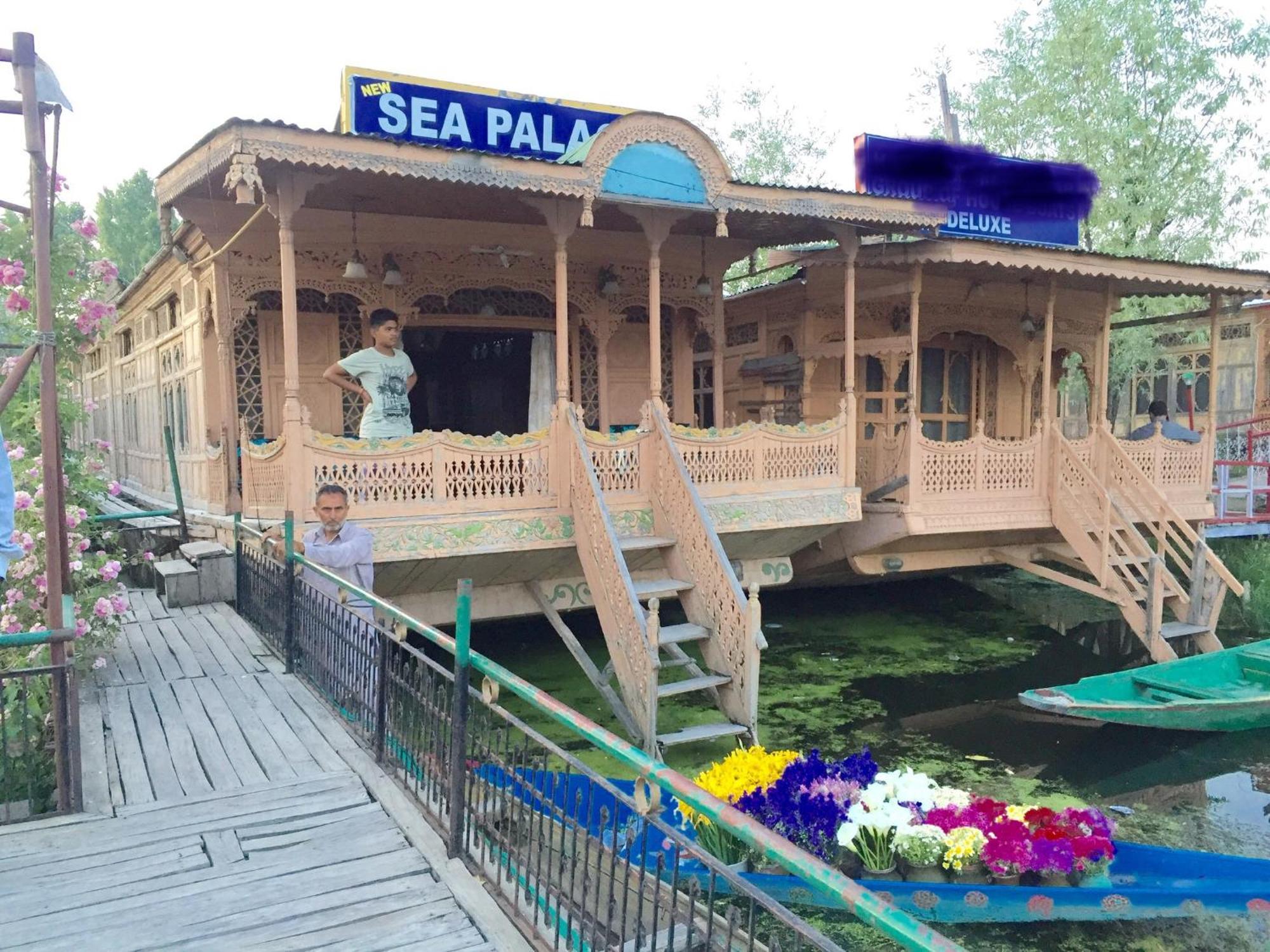New Sea Palace Houseboats Srinagar  Bagian luar foto