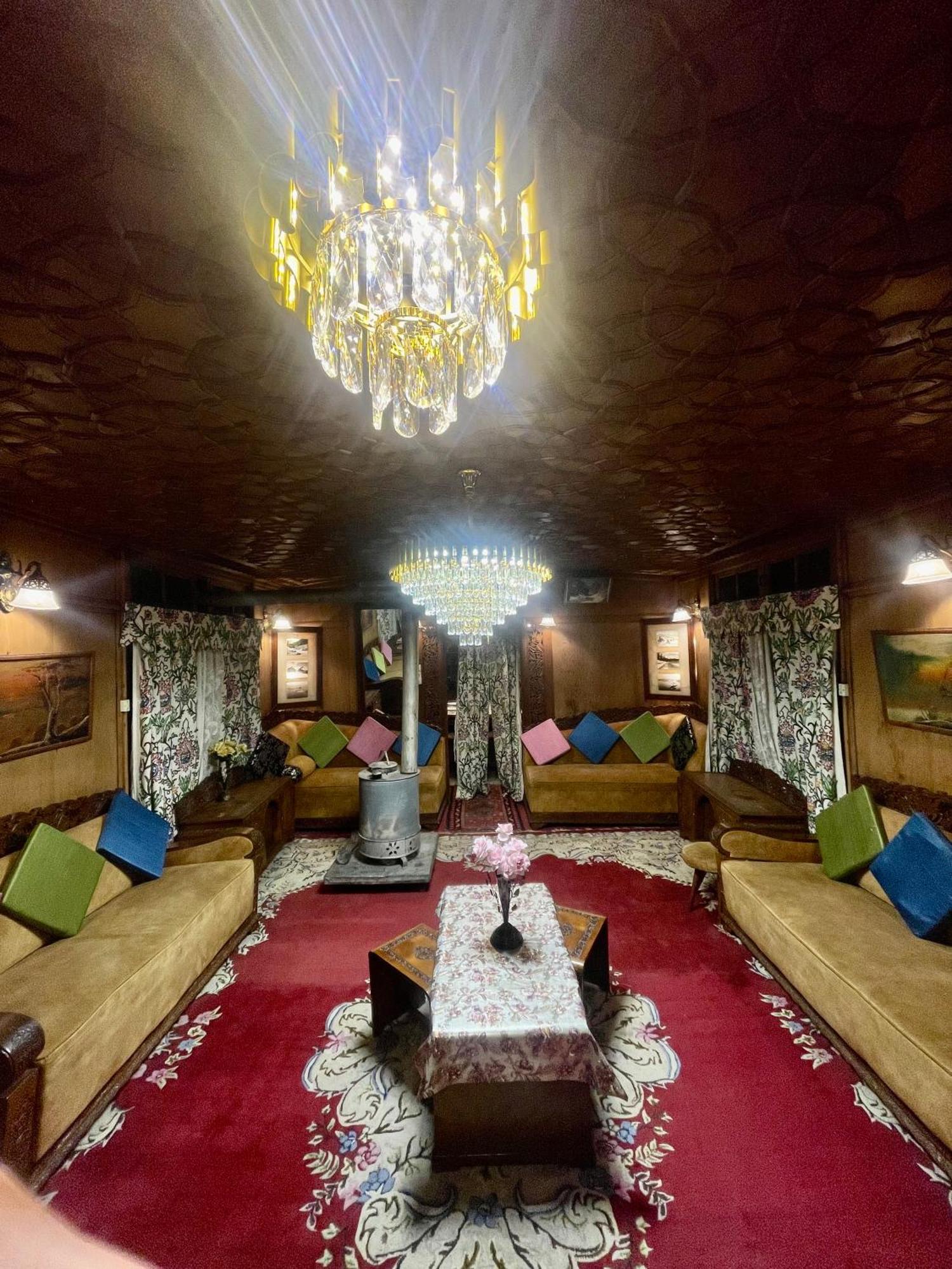 New Sea Palace Houseboats Srinagar  Bagian luar foto