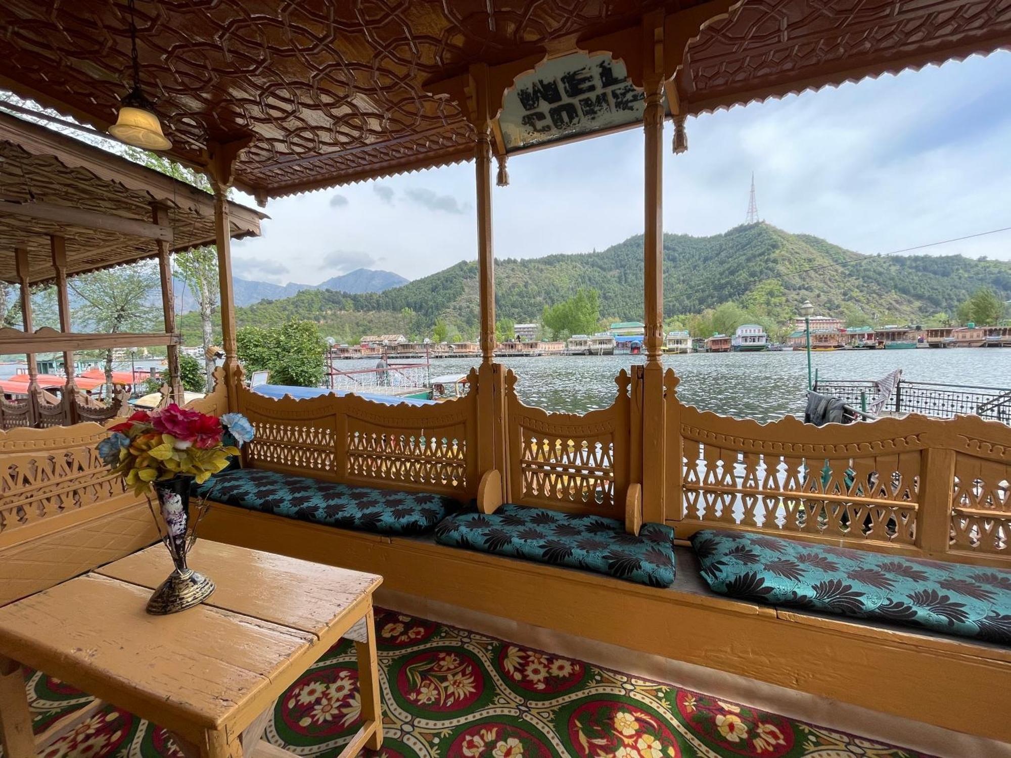 New Sea Palace Houseboats Srinagar  Bagian luar foto