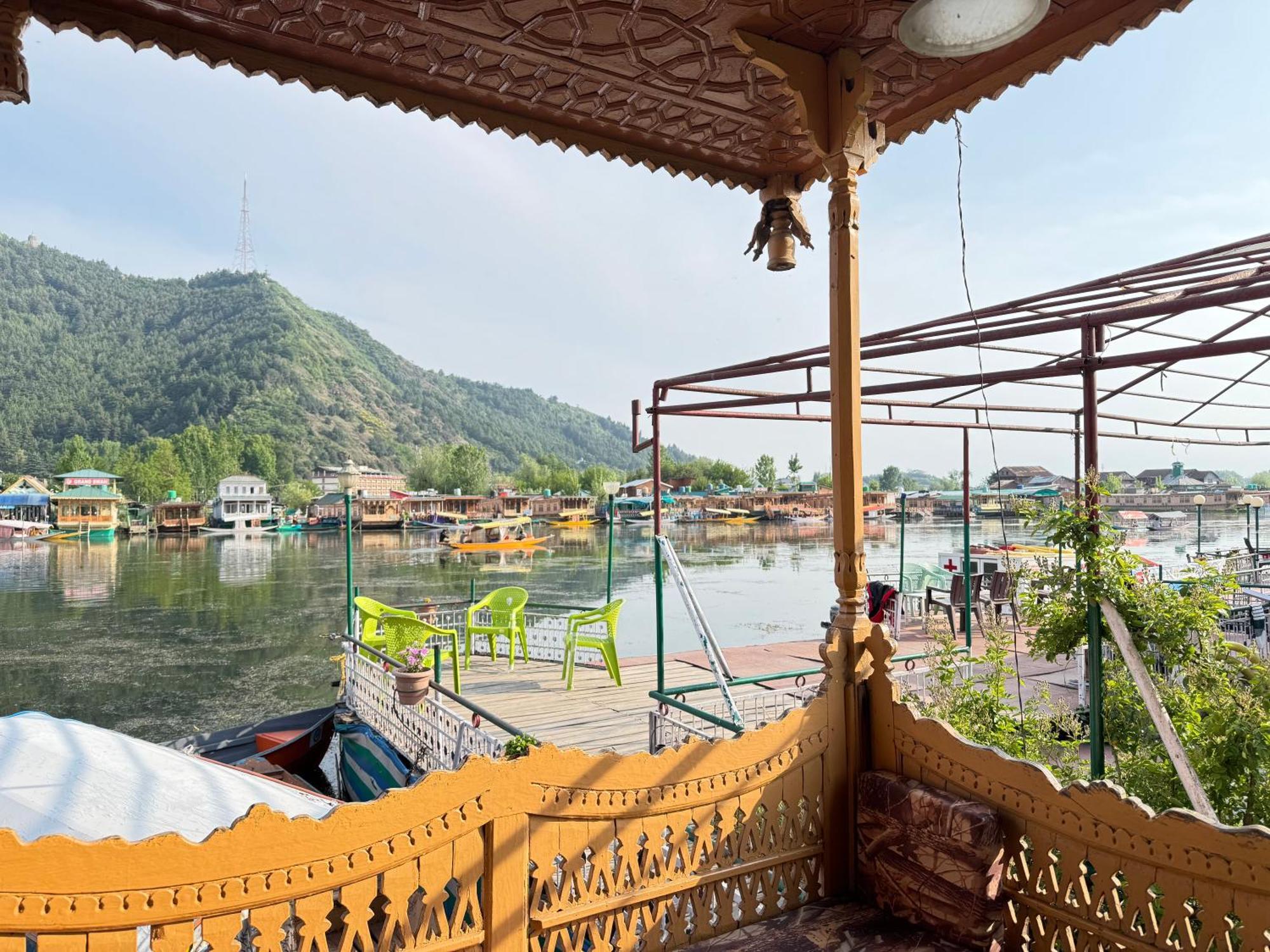 New Sea Palace Houseboats Srinagar  Bagian luar foto