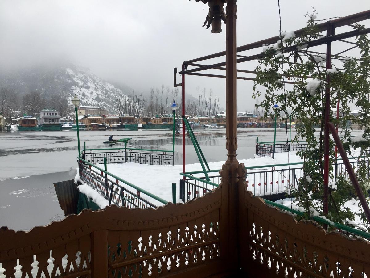 New Sea Palace Houseboats Srinagar  Bagian luar foto