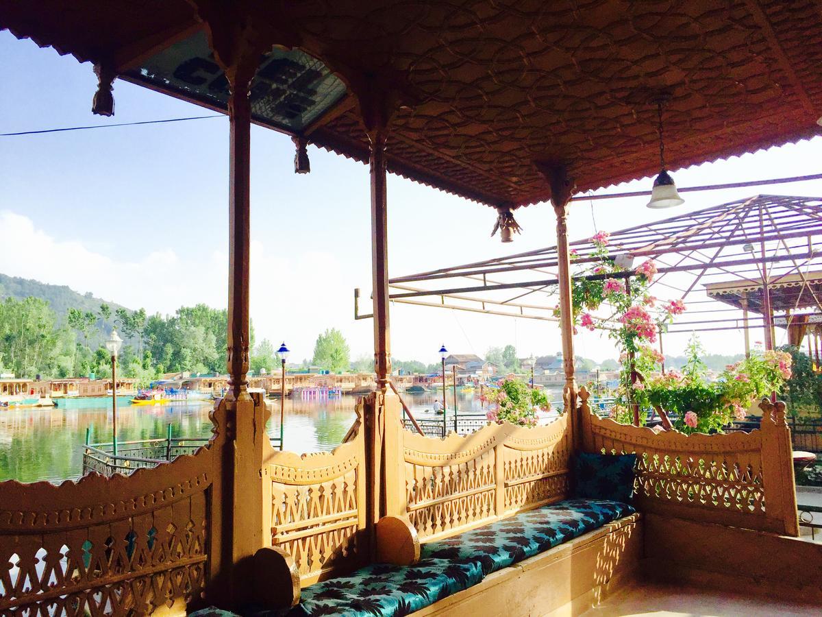 New Sea Palace Houseboats Srinagar  Bagian luar foto