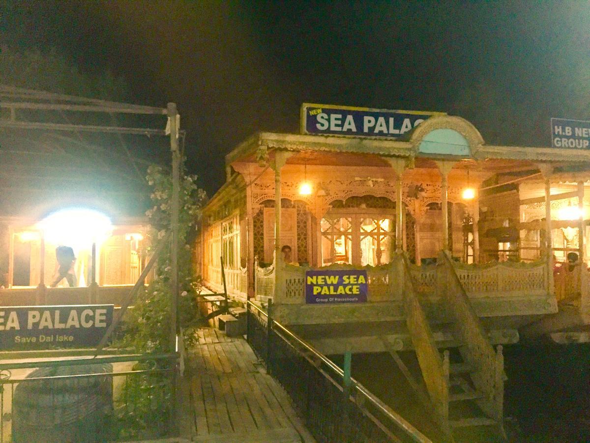 New Sea Palace Houseboats Srinagar  Bagian luar foto
