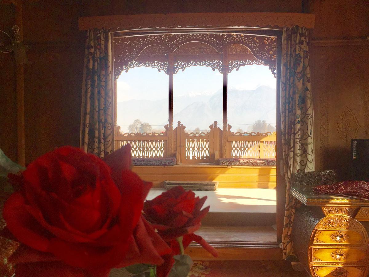 New Sea Palace Houseboats Srinagar  Bagian luar foto