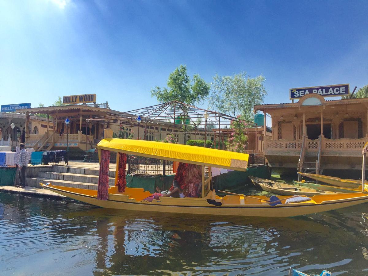 New Sea Palace Houseboats Srinagar  Bagian luar foto