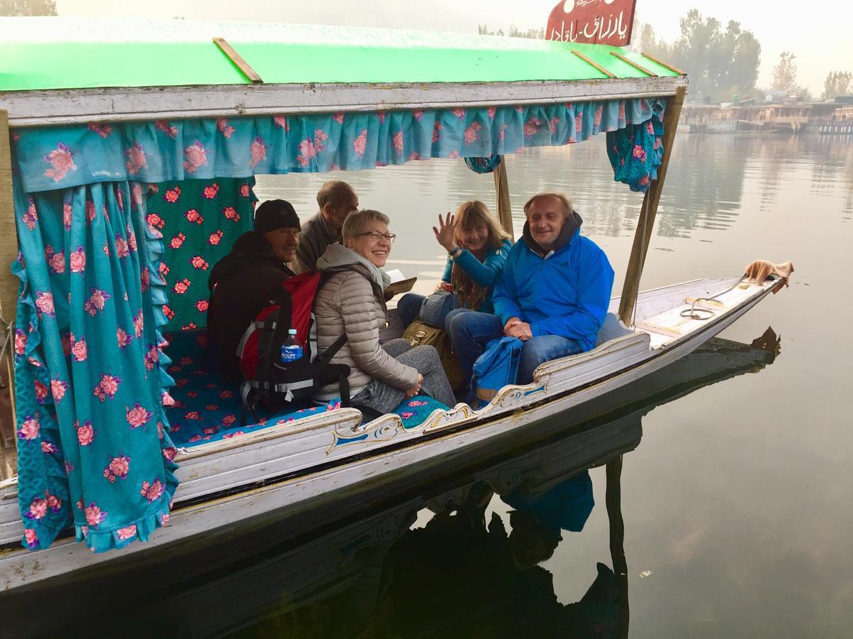 New Sea Palace Houseboats Srinagar  Bagian luar foto