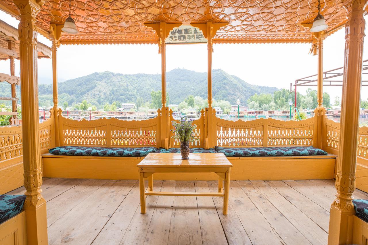 New Sea Palace Houseboats Srinagar  Bagian luar foto