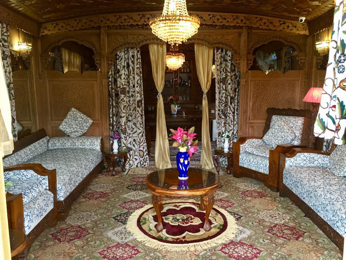 New Sea Palace Houseboats Srinagar  Bagian luar foto