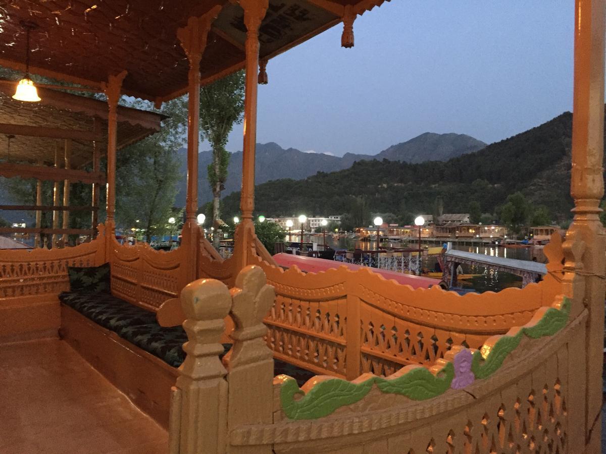 New Sea Palace Houseboats Srinagar  Bagian luar foto
