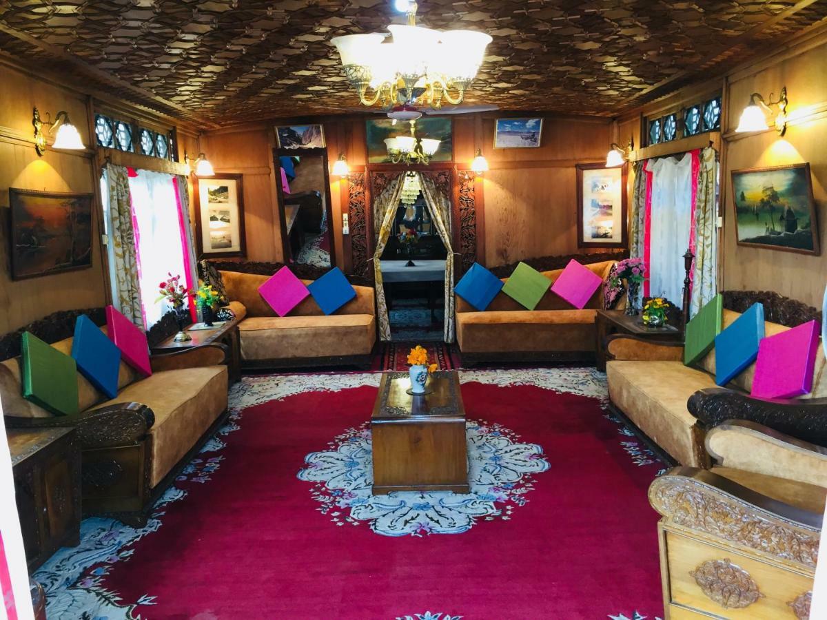 New Sea Palace Houseboats Srinagar  Bagian luar foto